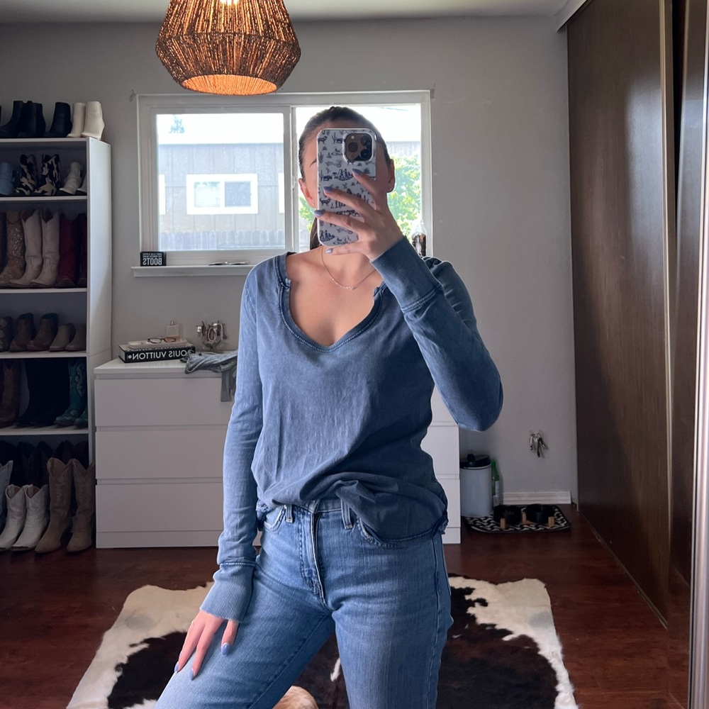Scoop neck long sleeve